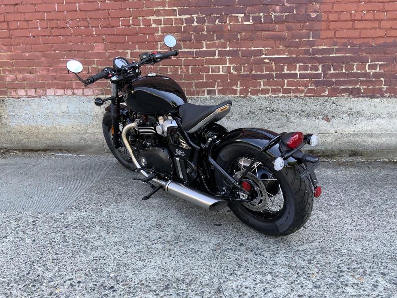 2027 Triumph BONNEVILLE BOBBER