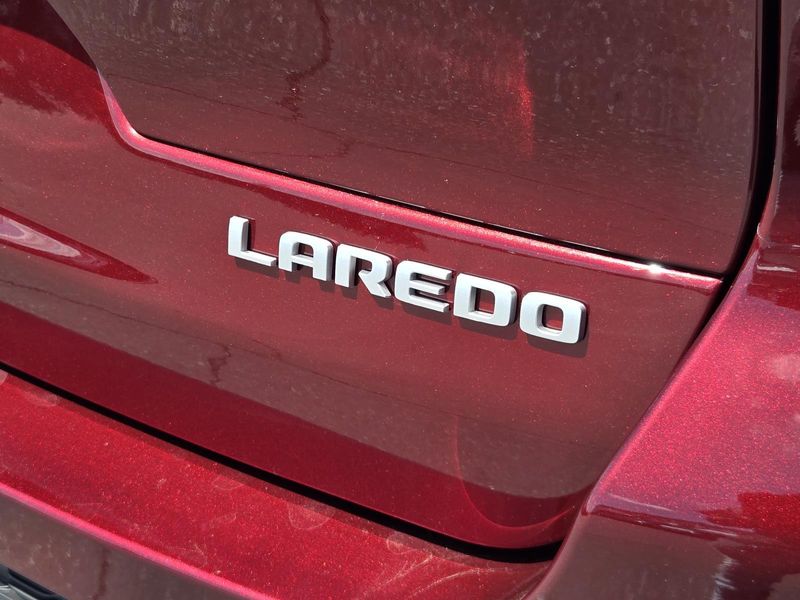 New 2026 Jeep Grand Cherokee L Laredo 4x2