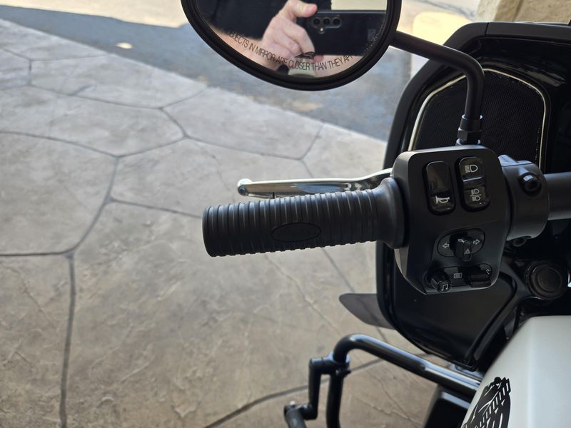 USED 2021 INDIAN MOTORCYCLE CHALLENGER DARK HORSE Image 15