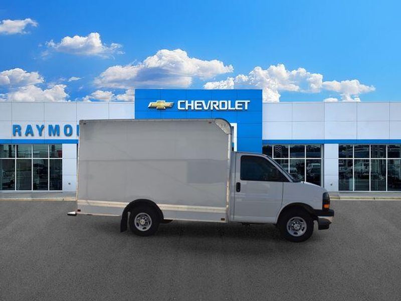 New 2026 Chevrolet Express 3500 Work VanImage 2
