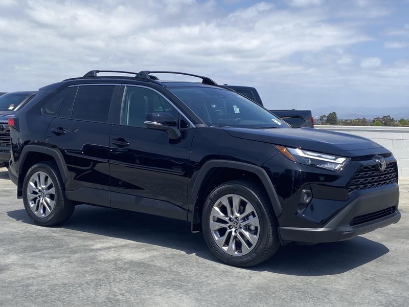 2025 Toyota RAV4 XLE PremiumImage 2