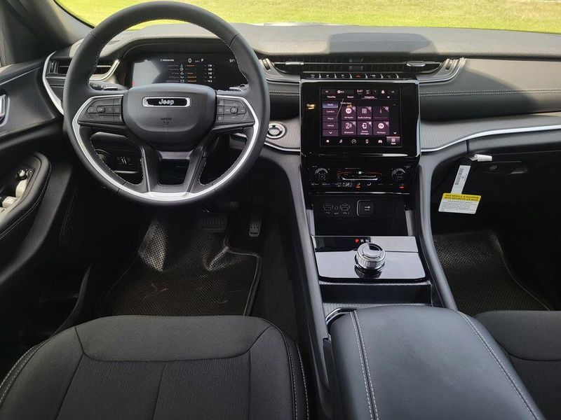 2025 Jeep Grand Cherokee Laredo 4x4Image 25