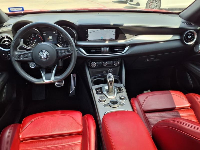 Used 2022 Alfa Romeo Stelvio VeloceImage 5