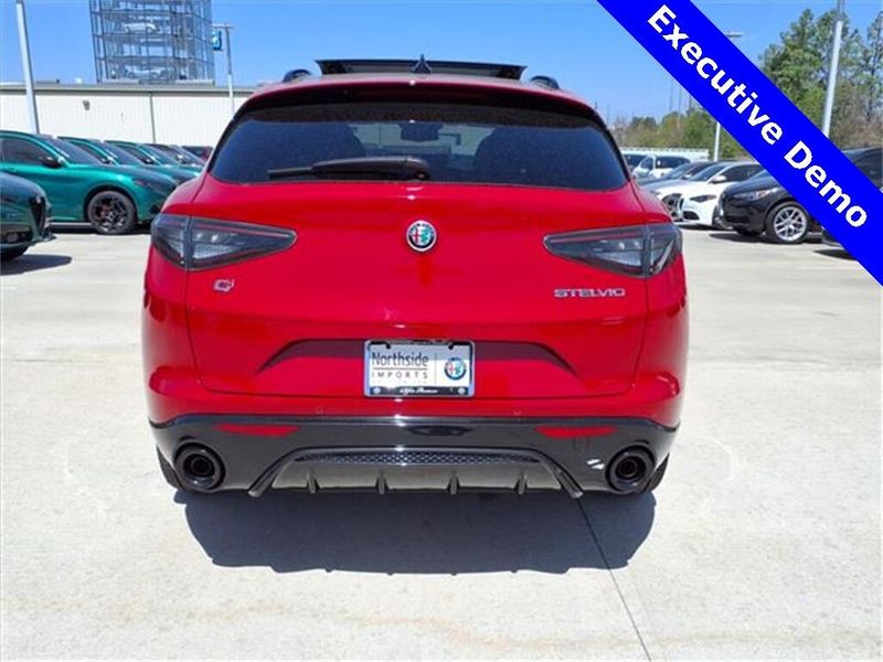2025 Alfa Romeo Stelvio Image 9