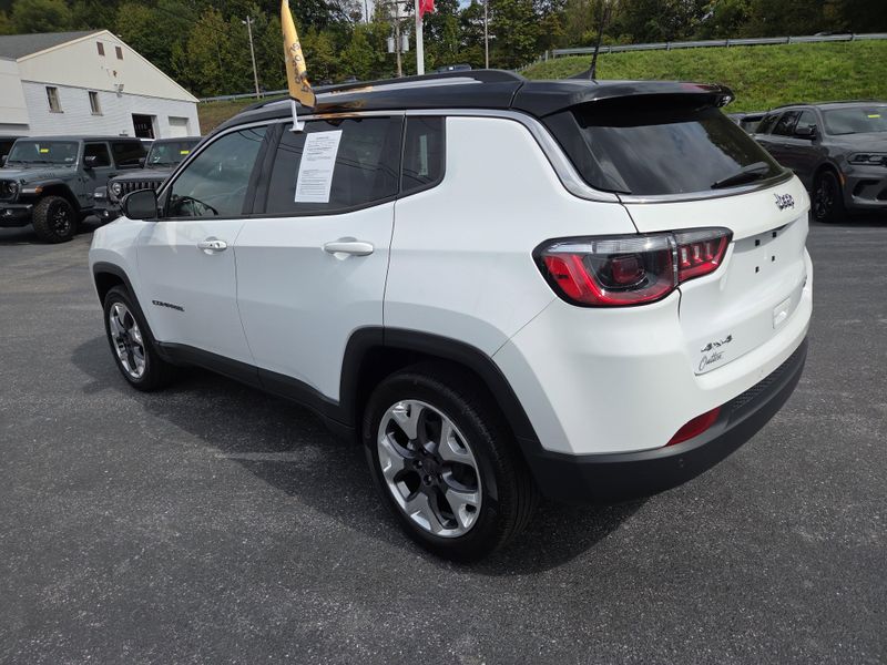 2022 Jeep Compass Limited photo 2
