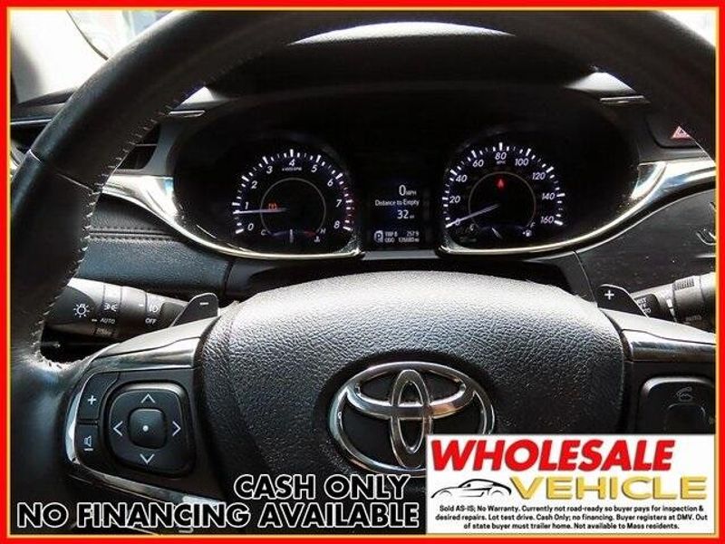 2014 Toyota Avalon LimitedImage 15