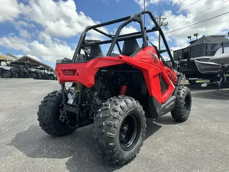 2025 Polaris RZR 200 EFI INDY RED Image 4