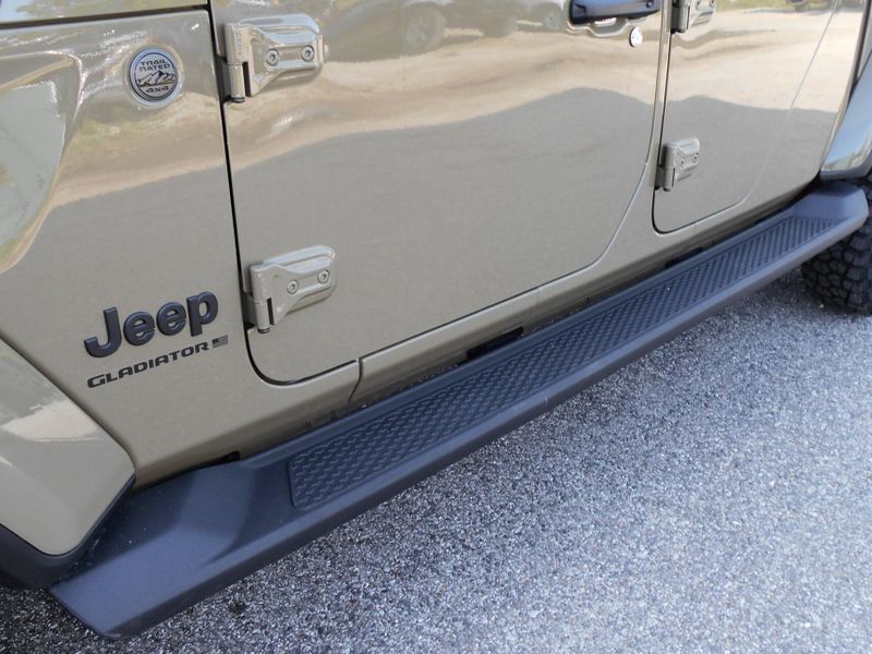 2025 Jeep Gladiator High Tide 4x4Image 14