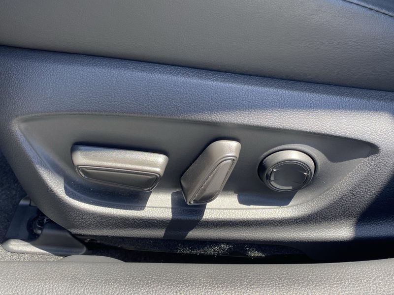 2024 Toyota Prius Image 18