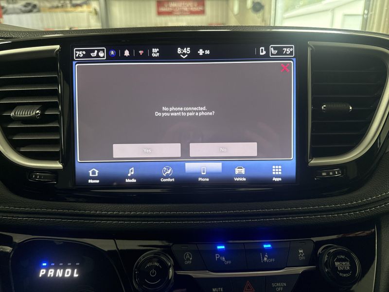 New 2027 Chrysler Pacifica SelectImage 28