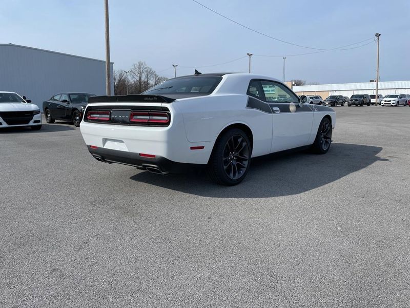 2023 Dodge Challenger R/T photo 6
