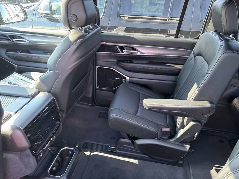 2026 Jeep Grand Wagoneer Limited Altitude 4x4Image 28