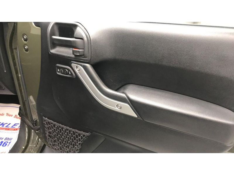 Used 2015 Jeep Wrangler JK Unlimited SaharaImage 19