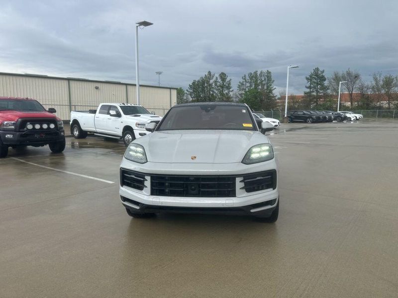 Used 2024 Porsche Cayenne Coupe BaseImage 2