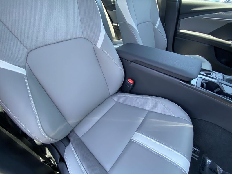 New 2025 Toyota Camry SEImage 11