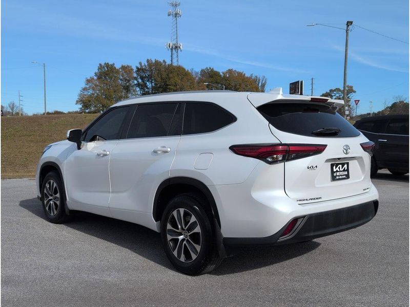 Used 2023 Toyota Highlander XLEImage 3