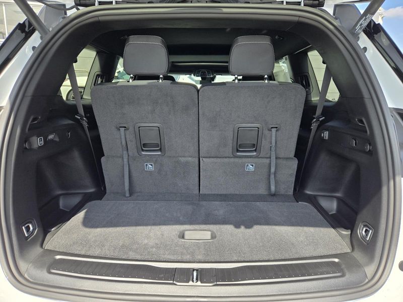 New 2026 Jeep Grand Cherokee L Laredo X 4x2