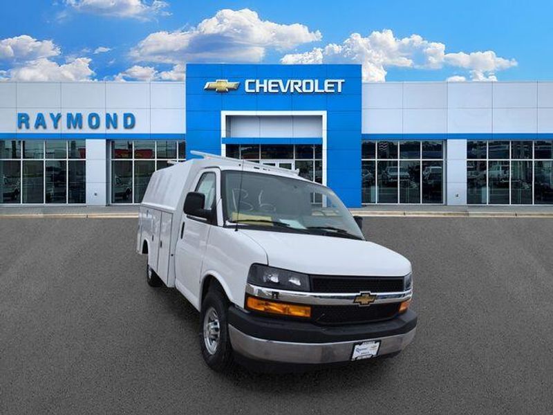 New 2025 Chevrolet Express 3500 Work VanImage 10