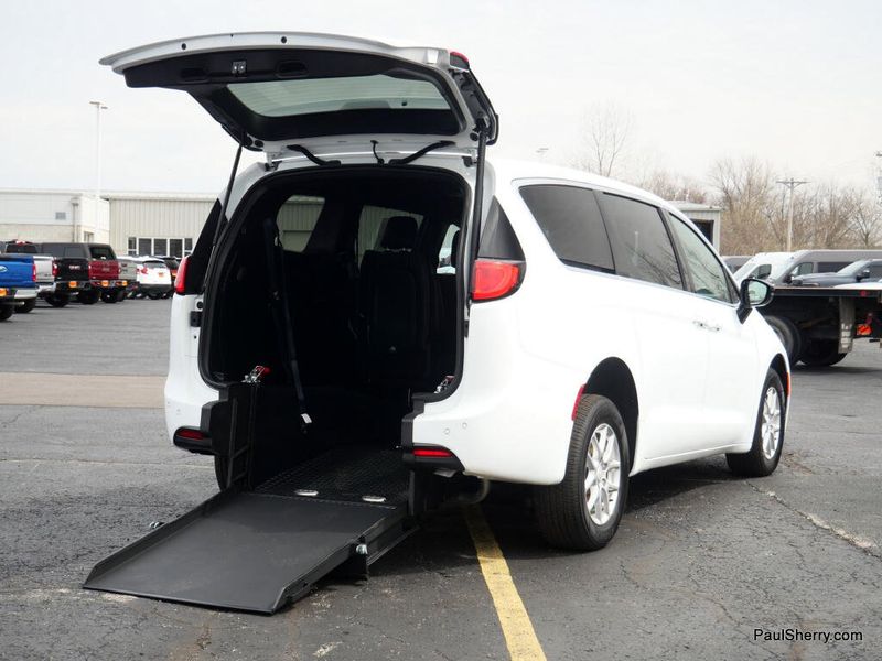 New 2026 Chrysler Voyager Lx