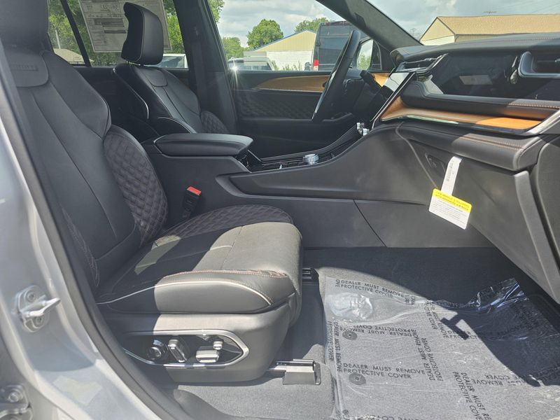 2023 Jeep Grand Cherokee Summit Reserve 4xeImage 15