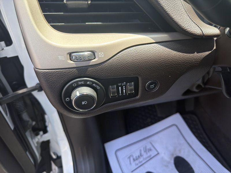 Used 2016 Jeep Cherokee TrailhawkImage 34