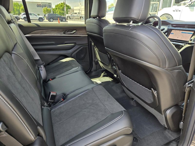 New 2026 Jeep Grand Cherokee L Laredo Altitude 4x2