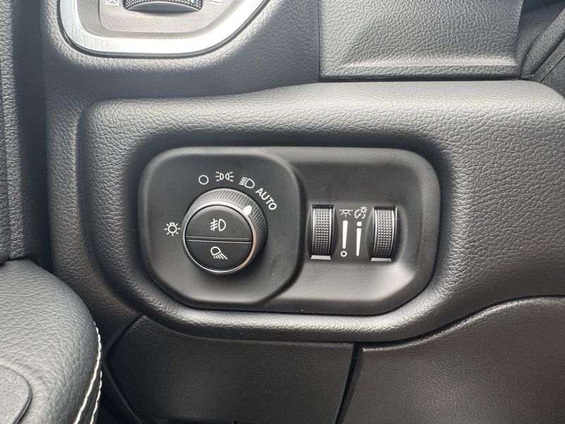New 2025 RAM 2500 LaramieImage 18