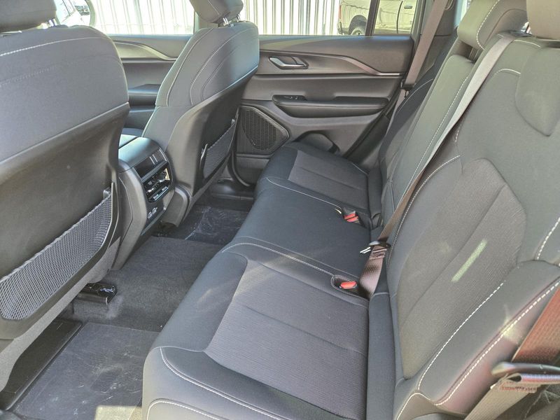 Used 2025 Jeep Grand Cherokee Laredo X 4x2