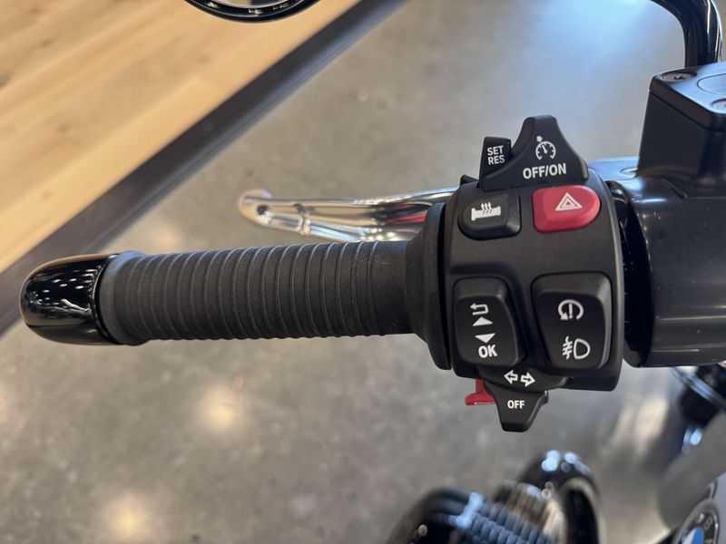 2025 BMW R 18 Classic - BLACKED OUT PKG - BROOKLYN GRAY METALLIC 