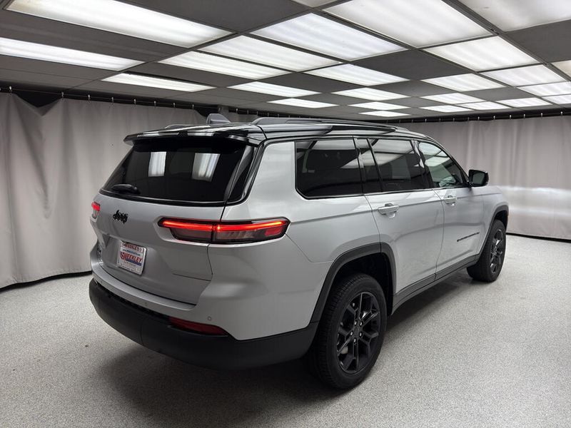 New 2025 Jeep Grand Cherokee L Limited 4x4Image 3