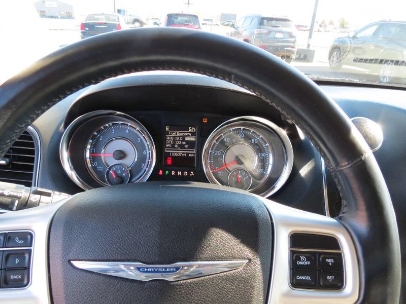 Used 2014 Chrysler Town & Country Touring L 4dr Mini VanImage 16