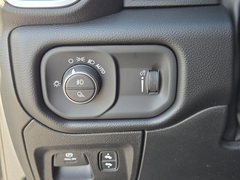 New 2026 RAM 1500 Big Horn Crew Cab 4x4 5'7' Box