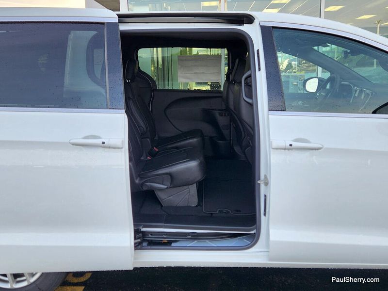 New 2026 Chrysler Voyager Lx