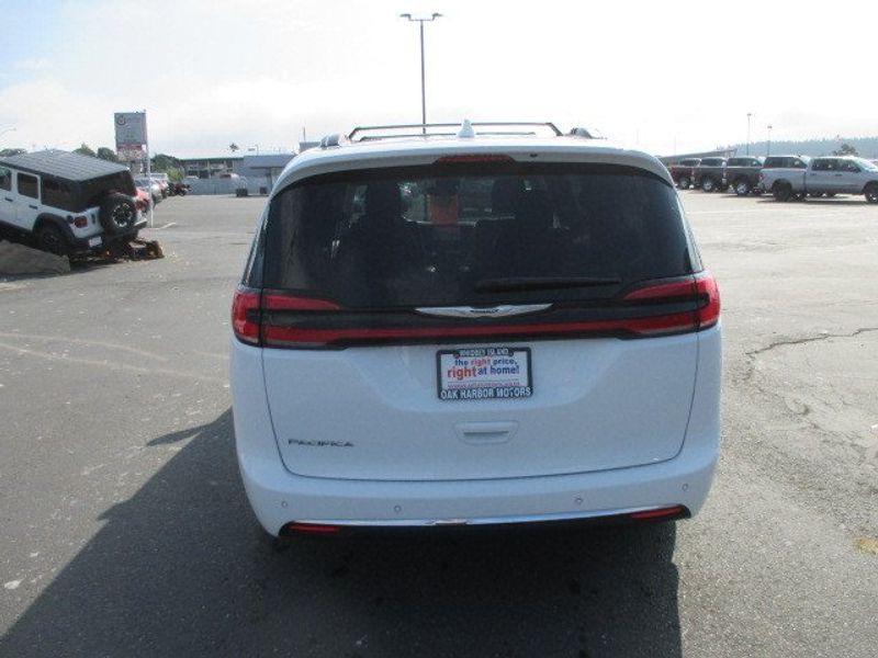 2022 Chrysler Pacifica Touring LImage 8