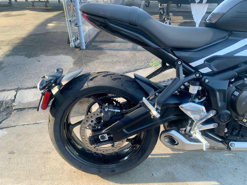 New 2025 Triumph TRIDENT 660 Image 18
