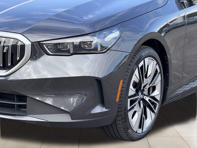2025 BMW i5 eDrive40Image 11