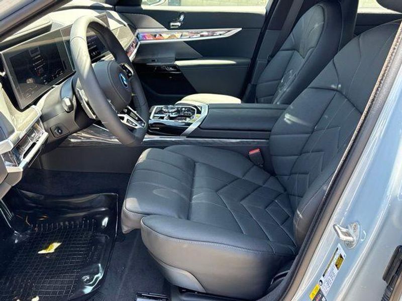 New 2026 BMW 7 Series 750e xDriveImage 17