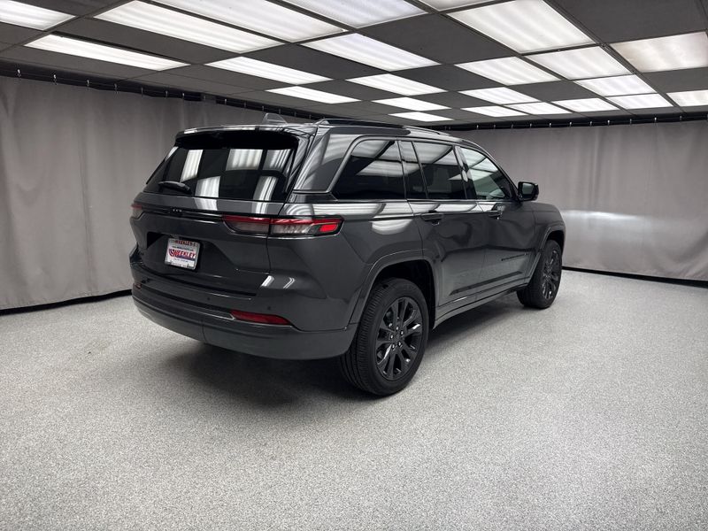 New 2026 Jeep Grand Cherokee Limited Reserve 4x4Image 3