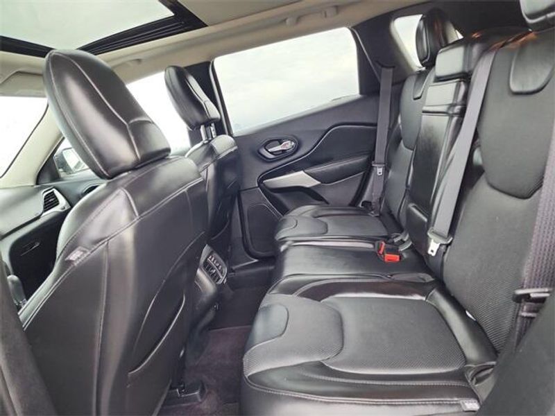 2016 Jeep Cherokee OverlandImage 26