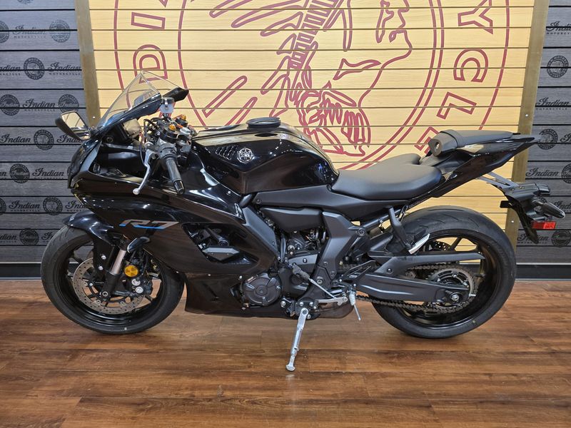Used 2022 Yamaha YZF R7 Image 4