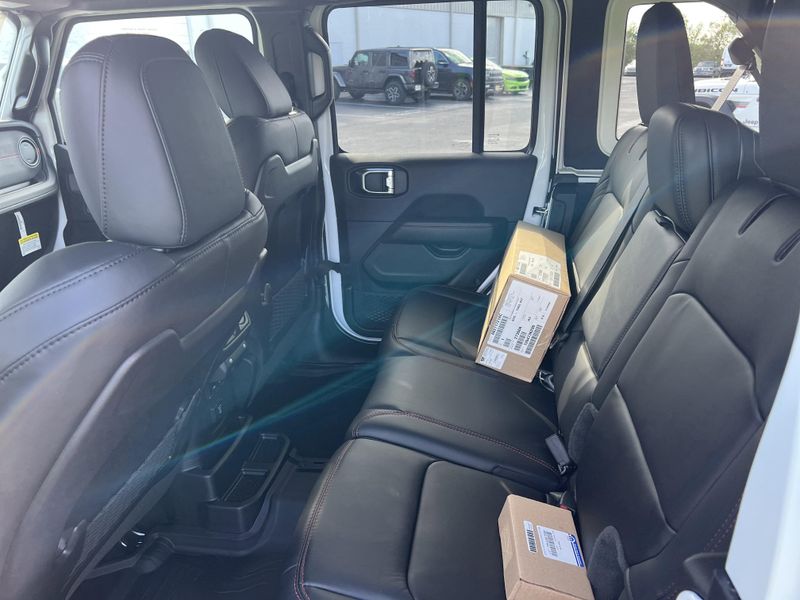 New 2025 Jeep Wrangler 4-door Rubicon XImage 17