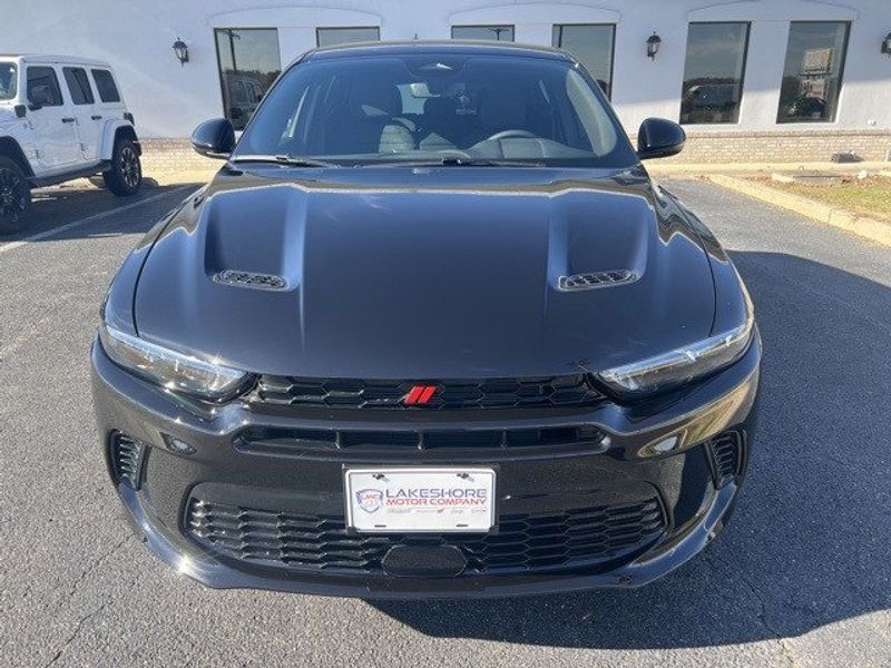 2024 Dodge Hornet R/T Eawd in a 8 Ball exterior color and Blackinterior. Lakeshore CDJR Seaford 302-213-6058 lakeshorecdjr.com 