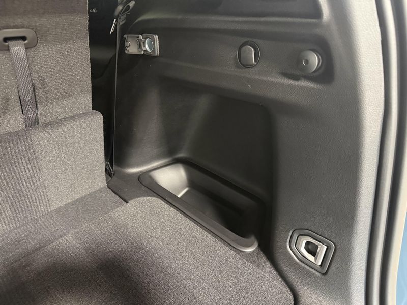 New 2026 Jeep Grand Cherokee L Limited 4x4Image 9