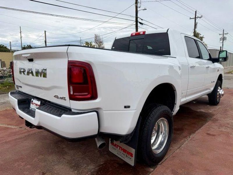 New 2027 RAM 3500 LaramieImage 5