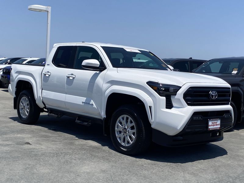 Used 2025 Toyota Tacoma SR5Image 2