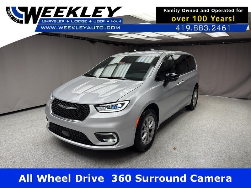 New 2026 Chrysler Pacifica Select AwdImage 1