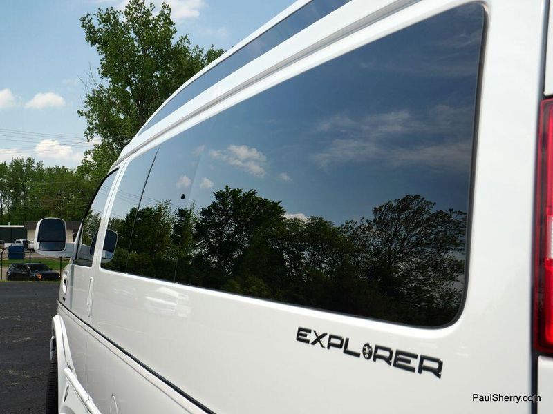 2022 GMC Savana Image 18