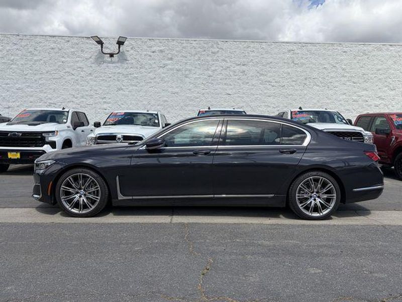 Used 2022 BMW 740 740iImage 2
