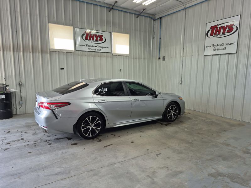 2019 Toyota Camry SEImage 4
