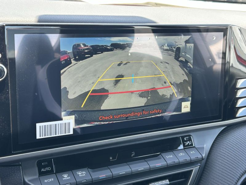 2025 Toyota Camry SEImage 16
